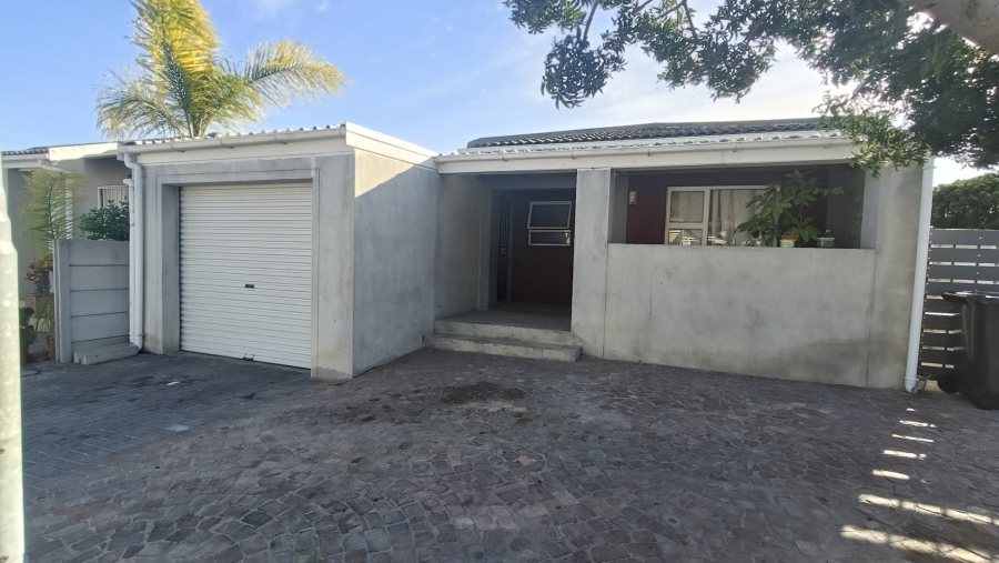 4 Bedroom Property for Sale in Sunset Glen Western Cape